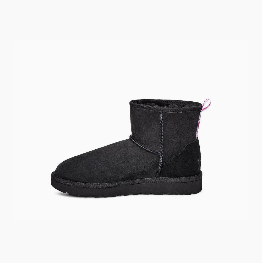 UGG Klassische Mini II Graphic Logo Classic Boots Damen Schwarz Rosa Schweiz | 50ZB4K2I